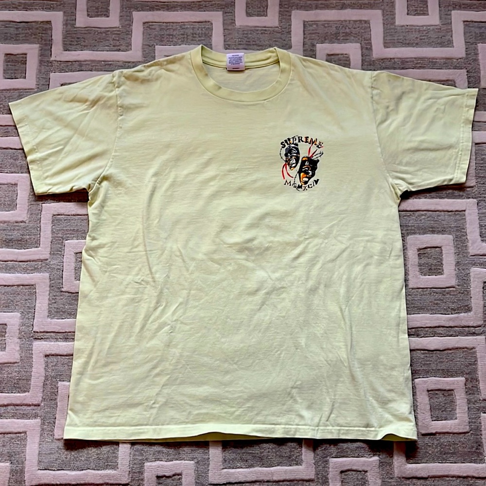 Supreme Laugh Now tee gently used. good condition. pale green. Masks. Size L.